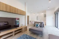 Hey! Lanna - Chic 3-Bedroom Oasis with Pool!