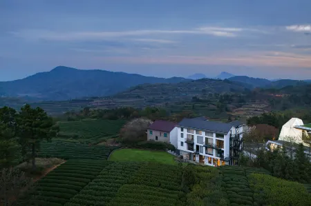 Dongmei Yueju Qiyue Yunsu Hotel Отели рядом с достопримечательностью «Qianzhang Canyon»