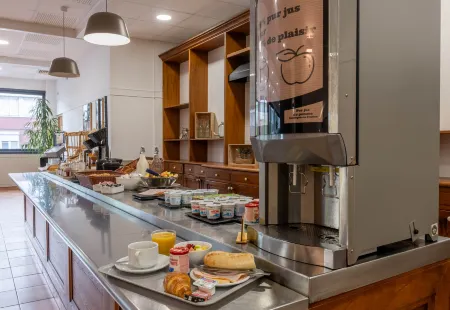 B&B Hotel Amiens Centre Cathédrale Отели рядом с достопримечательностью «Парк Сен-Пьер»