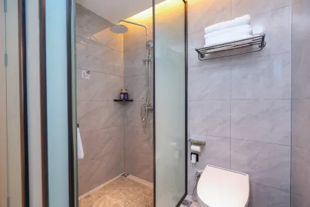 Rujia Huayi Select Hotel (Nanjing Univ. of Aeronautics and Astronautics Cuipingshan Subway Station) Отели рядом с достопримечательностью «Social Science Department， Zhengde Polytechnic College»