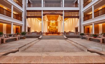 Huayue Village Hot Spring Hotel