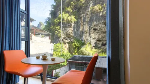 Famous Hotel (Yangshuo West Street)