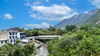 Mount Hua Xiyin · Xiyejian Echo Creek · Guan Shanjing Meisu (Mount Hua Scenic Area Visitor Center) - 2 ดาว