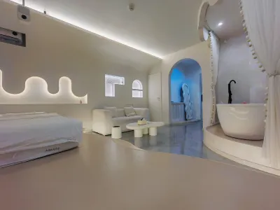 Liuyue Wan Feng Homestay (Chifeng University Hongshan Wanda)