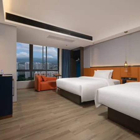 Yijiaolanhai Hotel (Lingshui High-Speed Railway Station Haiyun Plaza)