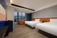 Yijiaolanhai Hotel (Lingshui High-Speed Railway Station Haiyun Plaza)