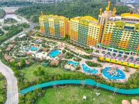 Chimelong Giraffe Castle - Hot Springs