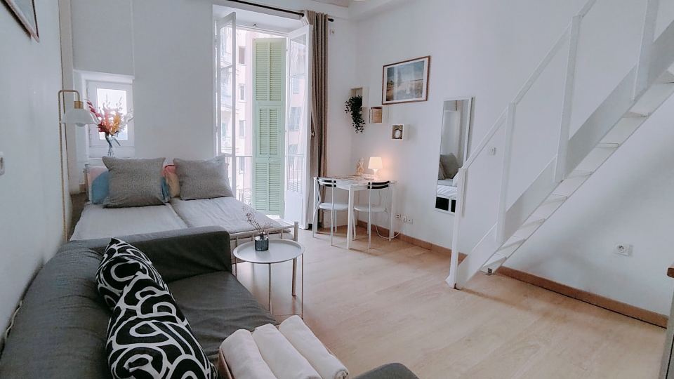 Blue Azur Residence with Balcony and Cityscape View Central City with Double Beds