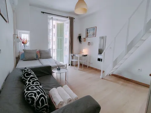 Blue Azur Residence with Balcony and Cityscape View Central City with Double Beds