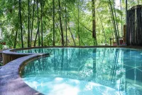 China Nandan Mineral Hot Spring Geomagnetic Resort Hotel - Gym