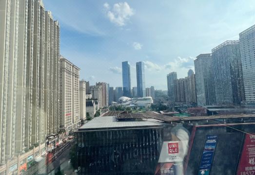 화궈 오차드 쇼핑센터 야경