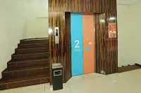 Super OYO Townhouse Oak Hotel Fiducia Serpong Hotels in North Serpong