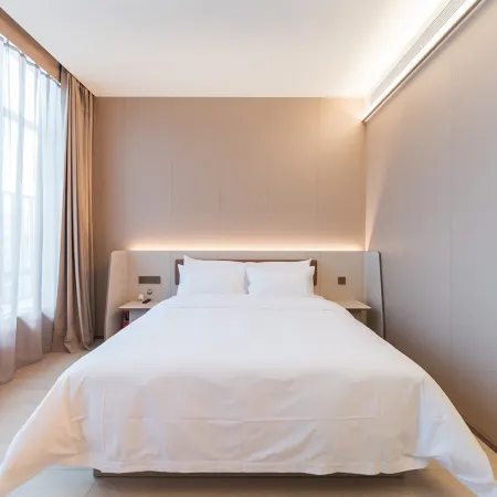 HanTing Hotel (Jiangmen East Station Jianghai Square)