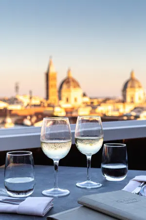 Best Western Plus Hotel Universo Отели рядом с достопримечательностью «Гробница Цецилии Метеллы»