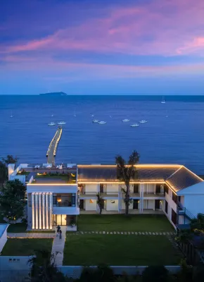 Weizhou Island Pomelo  Pomelo Seaside Luxury Private Customized Vacation Hotel Hotel dekat Catholic Church