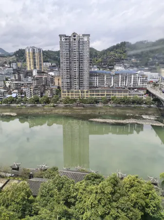 Sunshine River View Homestay Отели рядом с достопримечательностью «Chixiping Fengyu Bridge»