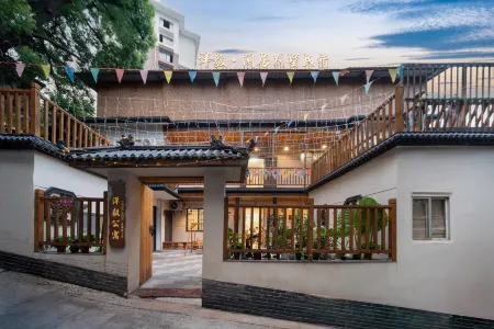 Yangyi Projection Courtyard Homestay (Jiujiang Railway Station Seventh Middle School)