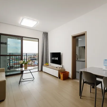 MiLe Dongfeng Artistic Inn.