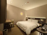 Homeinn Plus Hotel (Huainan Fengtai Binhewan)