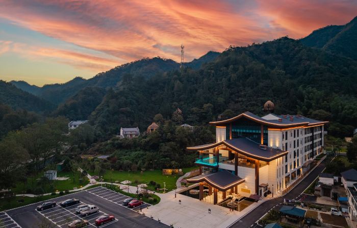 Mingdu Flower Half Open Hot Spring Resort Hotel