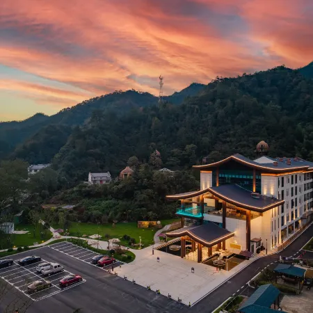 Mingdu Flower Half Open Hot Spring Resort Hotel