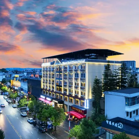 Heijin Liuli Hotel (Dehong Longchuan Munao Zongge Square)
