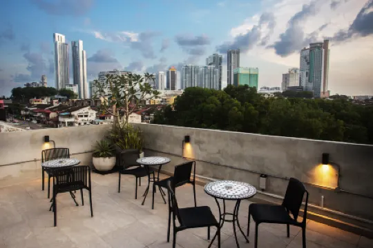 Atelier Hotel Abiad Johor Bahru Отели рядом с достопримечательностью «Century Garden»