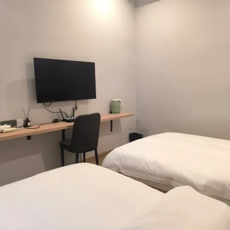 Old Alley Time Homestay (Zigong North Station, Ziliujing Old Street Branch)