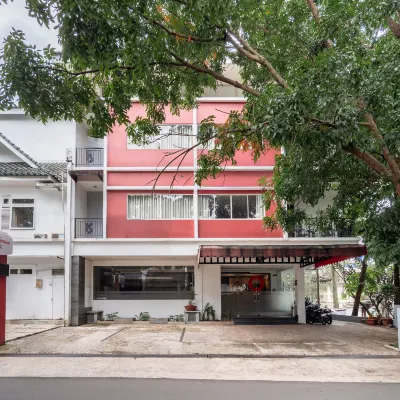 Sweet Karina Hotel Pasteur Hotels near Arana Garden