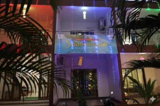 Siddhivinayak,Devbag Beach Resort デブバッグ・ビーチ周辺のホテル