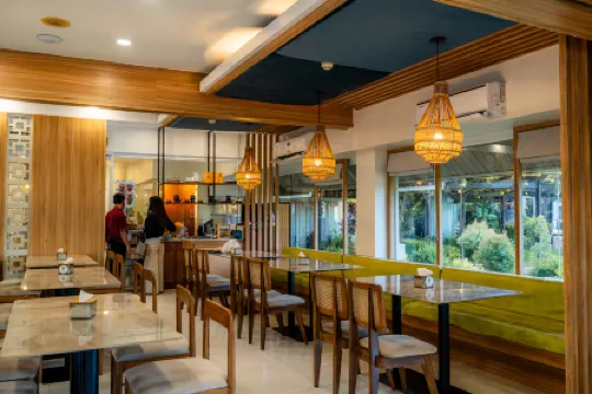 The Ritz Hotel at Garden Oases