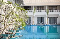De Mani Hotel - สระว่ายน้ำแบบอินฟินิตี้