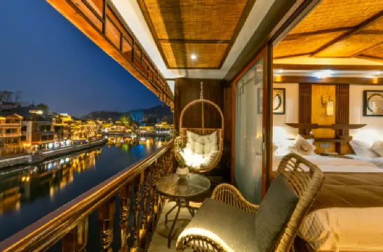 Qichi Yijiaren River-view Hostel Hotels near Xiong Xiling Former Residence