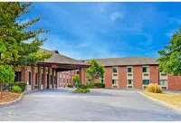 Capital O Amerihost Inn and Suites Fulton Hwy 54 MO