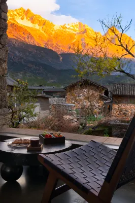 Mushan Snow Cottage Twilight Peaks • View Guanshan Shejing Linshu (Yulong Snow Mountain Branch) - bar