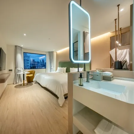 ROYS Hotel Bangkok Отели рядом с достопримечательностью «Станция экспресс-поезда Ramkhamhaeng»