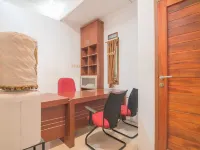 RedDoorz Syariah Near Margahayu Raya Hotels in Buahbatu