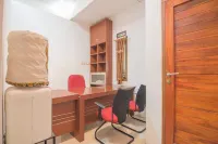RedDoorz Syariah Near Margahayu Raya