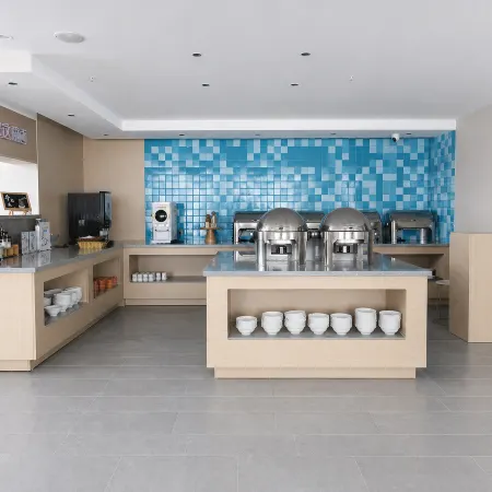 Homeinn·neo(Qitai Health West City Commercial Street Store)