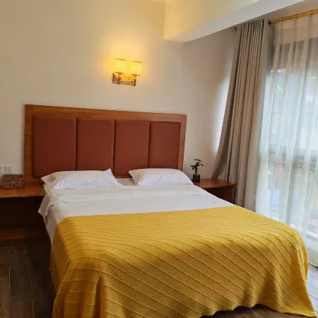 Golden Phoenix Homestay (Mount Fanjing Scenic Area East Gate)