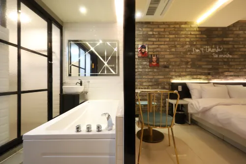 Hotel Kkulbam Stay - 2つ星