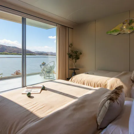 Yuelanqiyu · Moon Whisp | Erpanlanyue Waterfront Seaview Resort Chinese Inn (Erhai Ideal City)