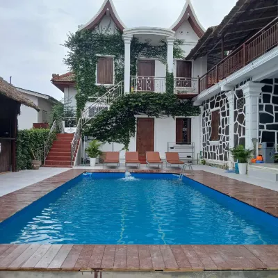Luang Prabang Mountain View Hostel & Bar