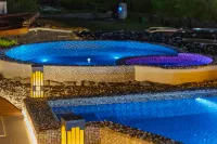 Xiaoyue Qinglan Garden Private Hot Spring Hotel (Lixiao Road Branch, Bipenggou Scenic Area) - Hot Tub