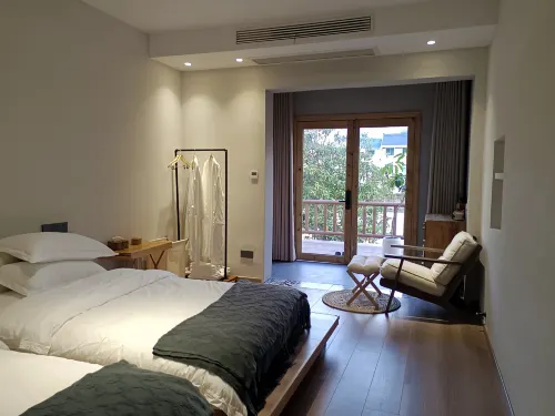 Longyou Xiaohuang Yard Homestay