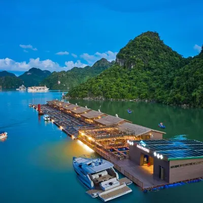 Hai Phong Floating House Hotels near Hospital Cave