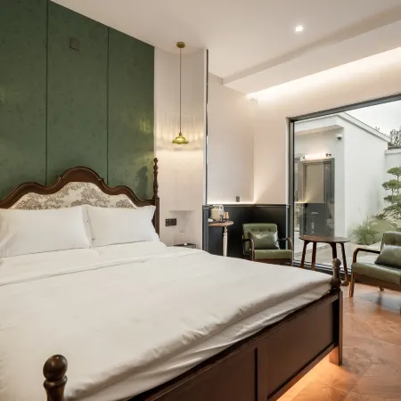 Retro Private Hot Spring Hotel