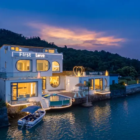 Floral Hotel·Suzhou first love meet you hostel (Taihu Hengshan Island Scenic Spot Shop)