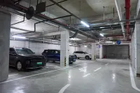 qinzhouYichen Hotel - parking