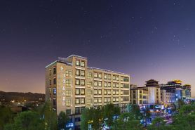 Shigatse Shunyi Starlight Hotel (Zashlunbu Temple)